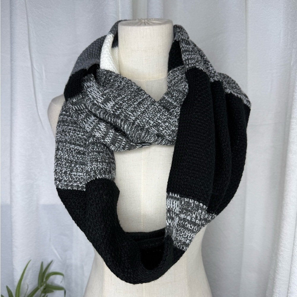 NEW Christopher & Banks Cj Banks Colorblock Knitted Infinity Scarf OS